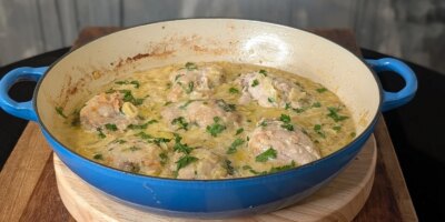 Cuisses de poulet en cocotte de Catherine Fulvio, poireaux, moutarde et estragon