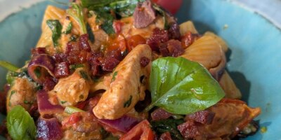 Pâtes méditerranéennes au poulet et au chorizo ​​de Trisha
