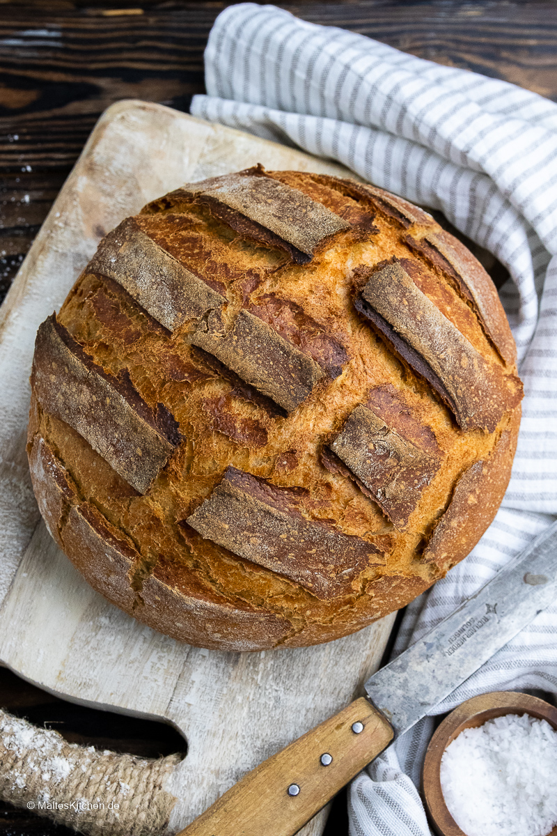 Pain fait maison avec une belle croûte.